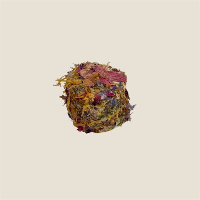 Chèvre aux fleurs